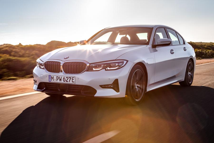  BMW 330e (G20) 2018 года  (WW) (фото 1 из 44)